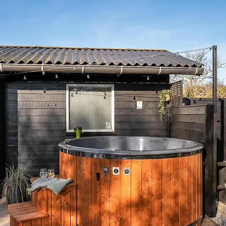 Feriehus Lovely With A Wilderness Bath, Close To The North Sea And Sondervig Center *